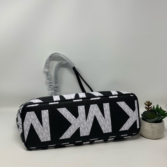 Michael Kors JST Medium Carryall Tote - Picture 6 of 9